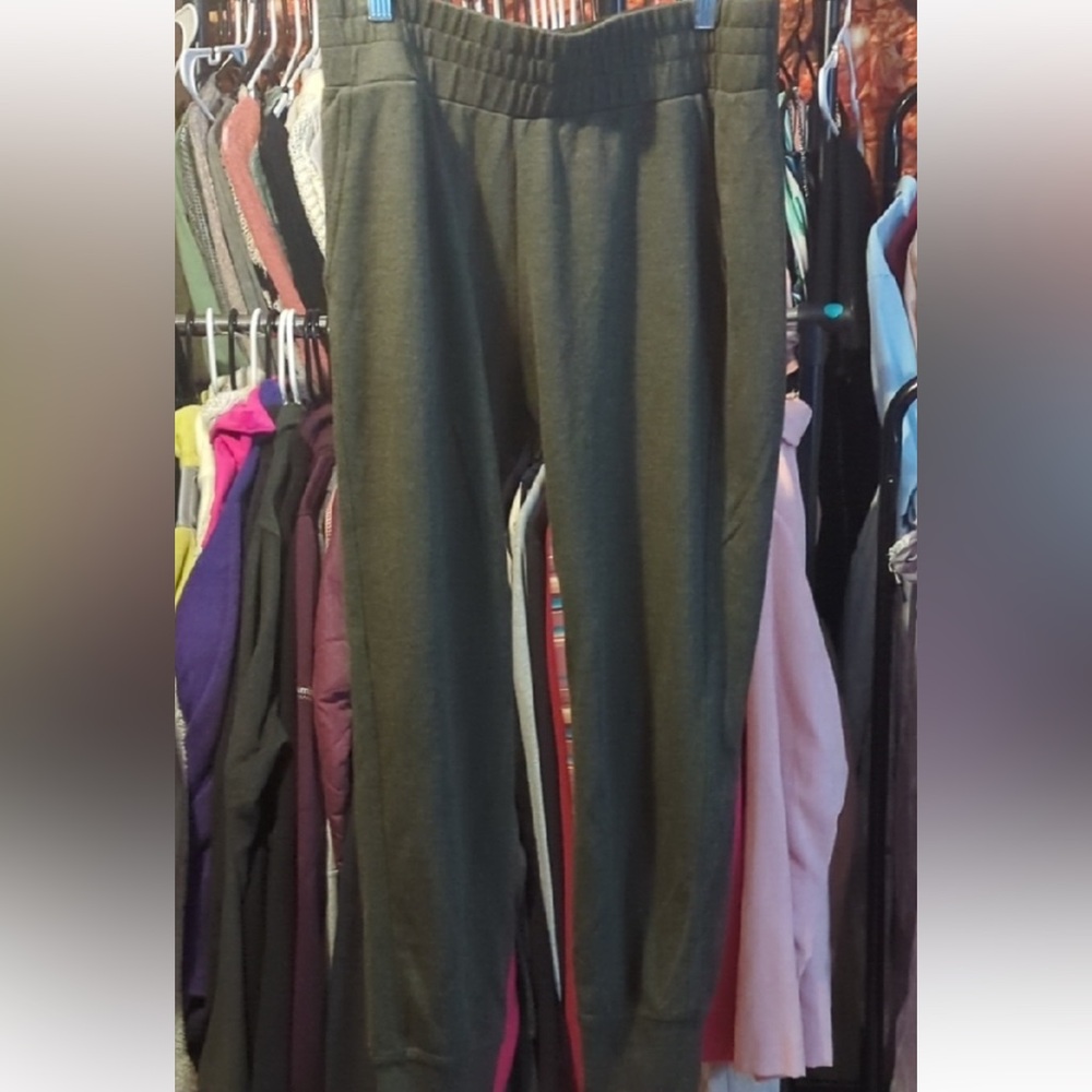 ✨ CAbi Women’s Olive Green Pull-On Joggers |Size M | Casual Lounge Stretch 💫